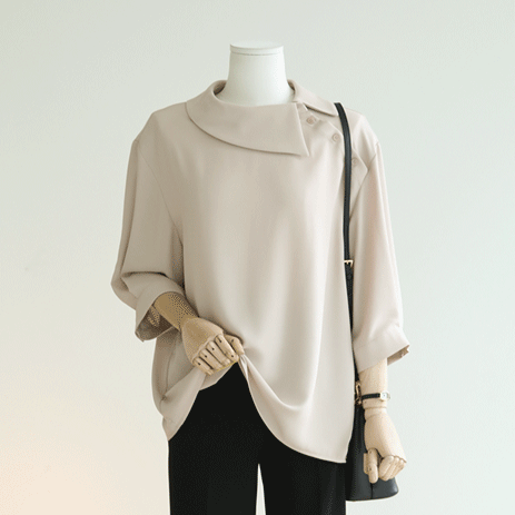 Kerfumo Uncovered Collar Blouse T7458