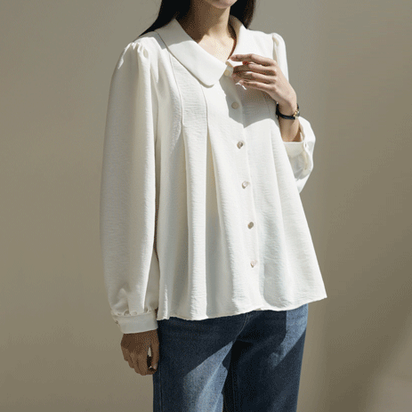 Low-cut pin tuck blouse T9461