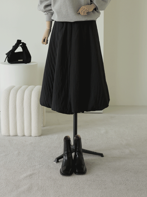 Balloon Skirt SK2814 in the lobby