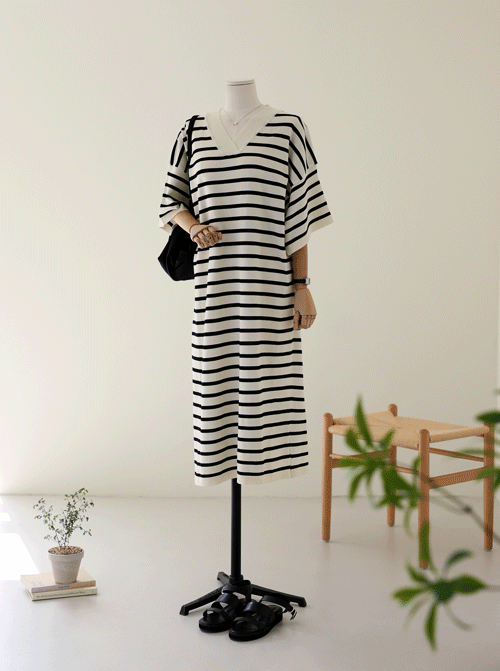 Chotena V-neck One Piece D8021